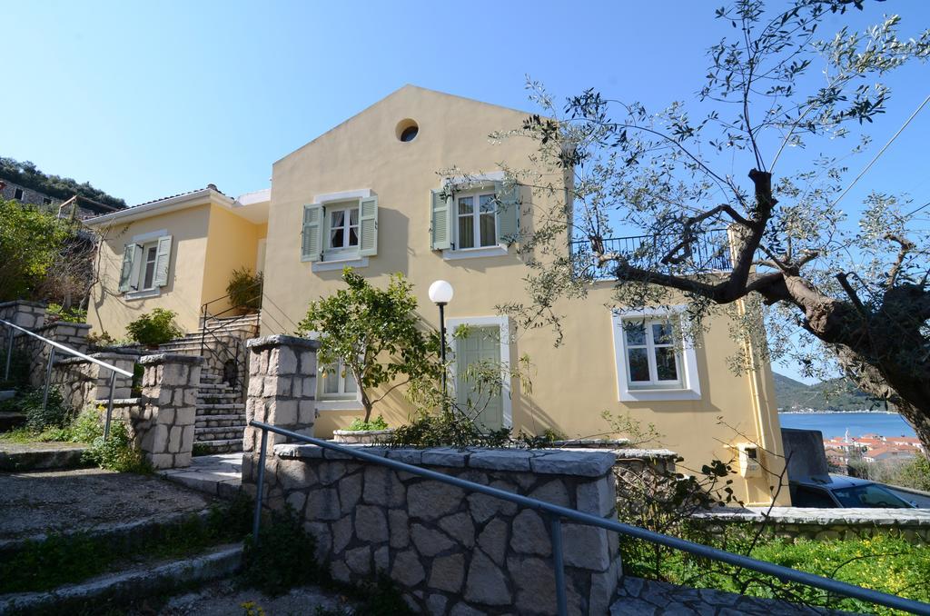 Yellow House Ithaca Βαθύ Δωμάτιο φωτογραφία